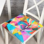 - Pofi-3698-Gorsel - Realhomes  Realhomes Renkli Üçgenler Dijital Baskılı Modern Pofuduk Sandalye Minderi Realhomes