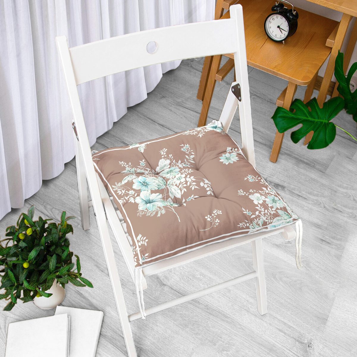 Kahverengi ve Çiçeklerin Uyumu Özel Tasarım Dijital Baskılı Pofuduk Sandalye Minderi Realhomes
