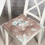 - Pofi-4281-Gorsel - Realhomes  Kahverengi ve Çiçeklerin Uyumu Özel Tasarım Dijital Baskılı Pofuduk Sandalye Minderi Realhomes