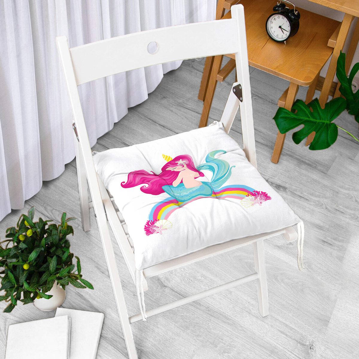 Realhomes Beyaz Zeminde Denizkızı Desenli Dijital Baskılı Modern Pofuduk Sandalye Minderi Realhomes