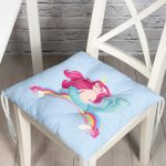 - Pofi-4317m-Gorsel - Realhomes Realhomes Mavi Zeminde Denizkızı Desenli Dijital Baskılı Modern Pofuduk Sandalye Minderi Realhomes