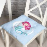 - Pofi-4318m-Gorsel - Realhomes  Realhomes Mavi Zeminde Denizkızı Desenli Dijital Baskılı Modern Pofuduk Sandalye Minderi Realhomes