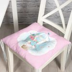 - Pofi-4320p-Gorsel - Realhomes  Realhomes Pembe Zeminde Uçan Balon Desenli Dijital Baskılı Modern Pofuduk Sandalye Minderi Realhomes