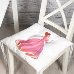 - Pofi-4321b-Gorsel - Realhomes Realhomes Beyaz Zeminde Pamuk Prenses Çizgi Film Desenli 3D Modern Pofuduk Sandalye Minderi Realhomes