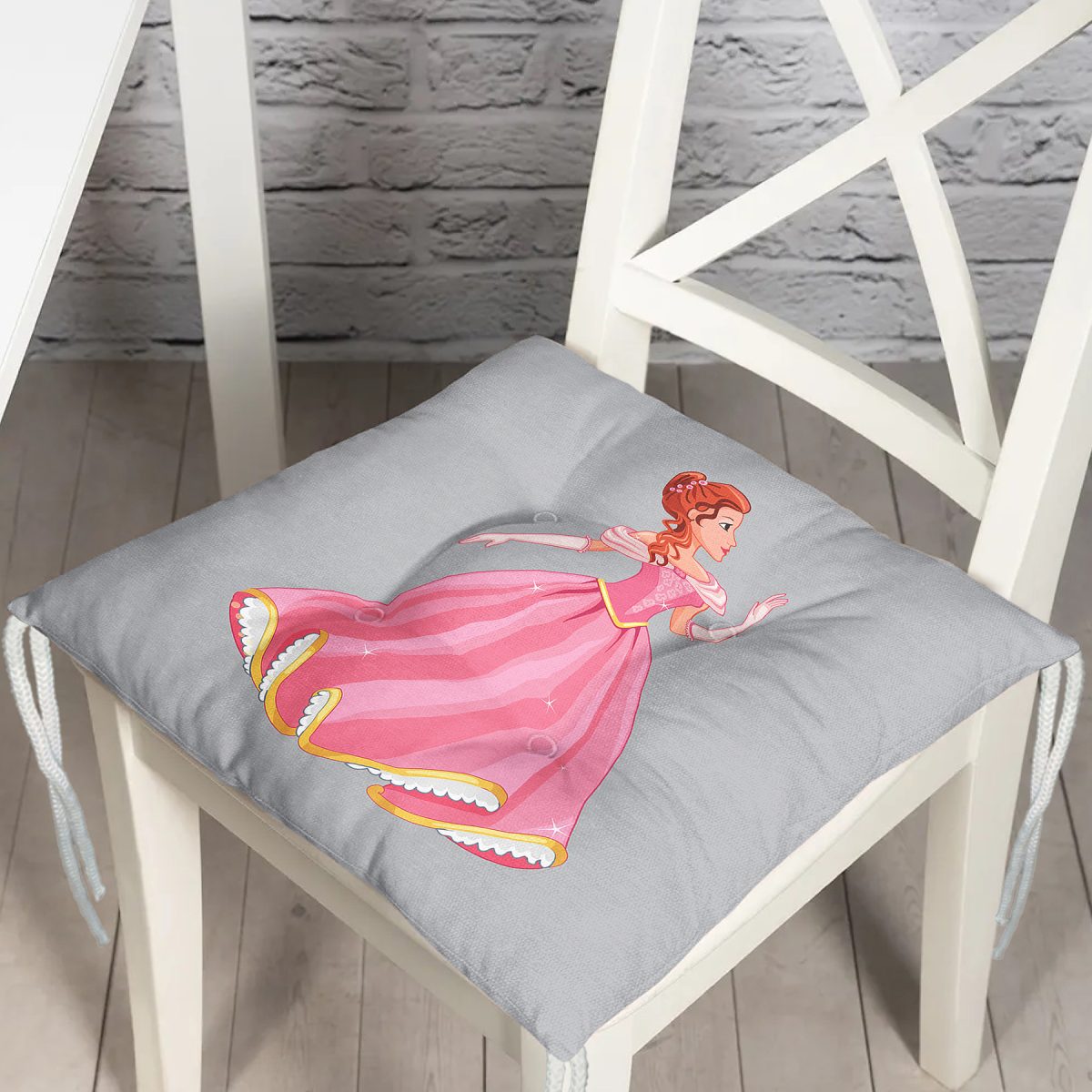 Realhomes Gri Zeminde Pamuk Prenses Çizgi Film Desenli 3D Modern Pofuduk Sandalye Minderi Realhomes