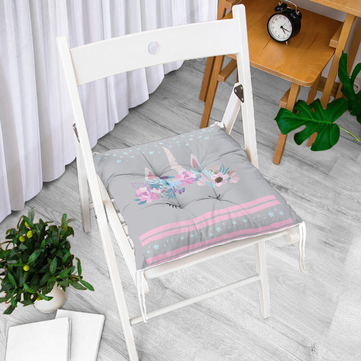 Realhomes Gri Zeminde Baby Shower Özel Tasarım Modern Pofuduk Sandalye Minderi Realhomes
