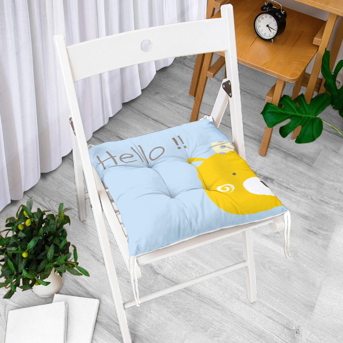 Mavi Zeminde Sarı Ayıcık Hello Motifli Çocuk Odası Pofuduk Sandalye Minderi Realhomes