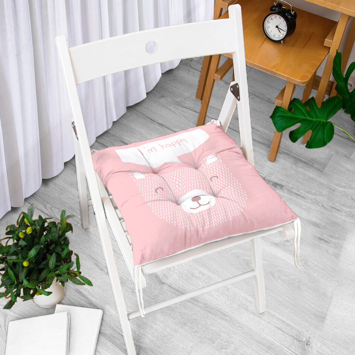 Pembe Zeminde Mutlu Ayıcık Desenli Bebek Odası Pofuduk Sandalye Minderi Realhomes