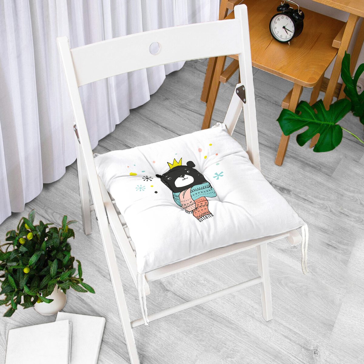 Realhomes Beyaz Zeminde Atkılı Ayıcık Desenli Modern Pofuduk Sandalye Minderi Realhomes