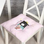 - Pofi-4418-Gorsel - Realhomes  Realhomes Pembe Zeminde Atkılı Ayıcık Desenli Modern Pofuduk Sandalye Minderi Realhomes