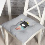 - Pofi-4419-Gorsel - Realhomes  Realhomes Gri Zeminde Atkılı Ayıcık Desenli Modern Pofuduk Sandalye Minderi Realhomes