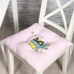 - Pofi-4430-Gorsel - Realhomes  Realhomes Pembe Zeminde Atkılı Baykuş Desenli Modern Pofuduk Sandalye Minderi Realhomes