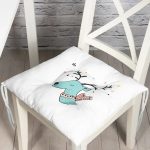 - Pofi-4432-Gorsel - Realhomes  Realhomes Beyaz Zeminde Mavi Geyik Çizimli Modern Pofuduk Sandalye Minderi Realhomes