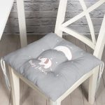 - Pofi-4439-Gorsel - Realhomes  Gri Zeminde Uçan Fil Desenli Bebek Odası Pofuduk Sandalye Minderi Realhomes