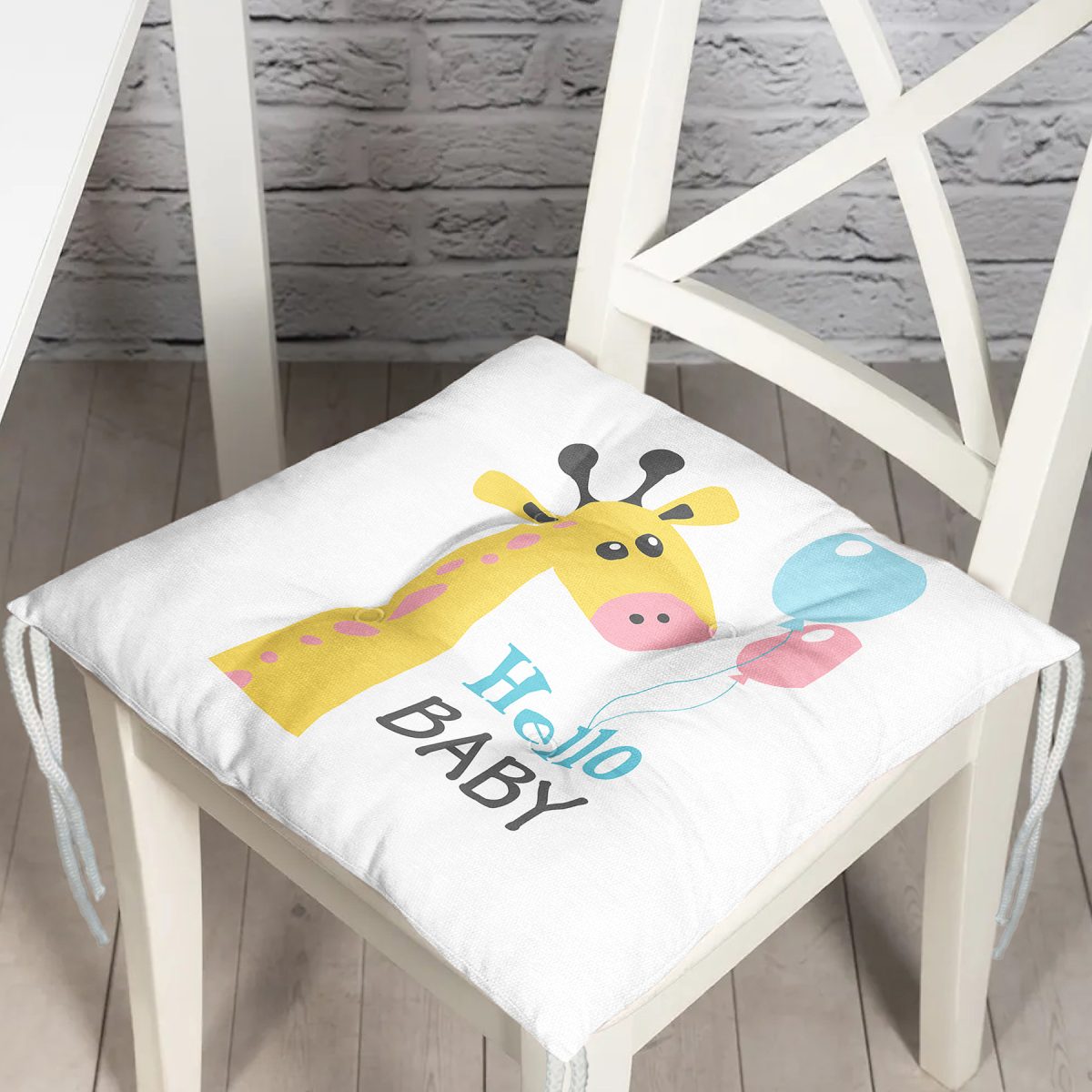 Beyaz Zeminde Sevimli Zürafa Desenli Özel Tasarımlı Dijital Baskılı Çocuk Odası Pofuduk Sandalye Minderi Realhomes