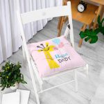 - Pofi-4454-Gorsel-1 - Realhomes  Pembe Zeminde Sevimli Zürafa Desenli Özel Tasarımlı Dijital Baskılı Çocuk Odası Pofuduk Sandalye Minderi Realhomes