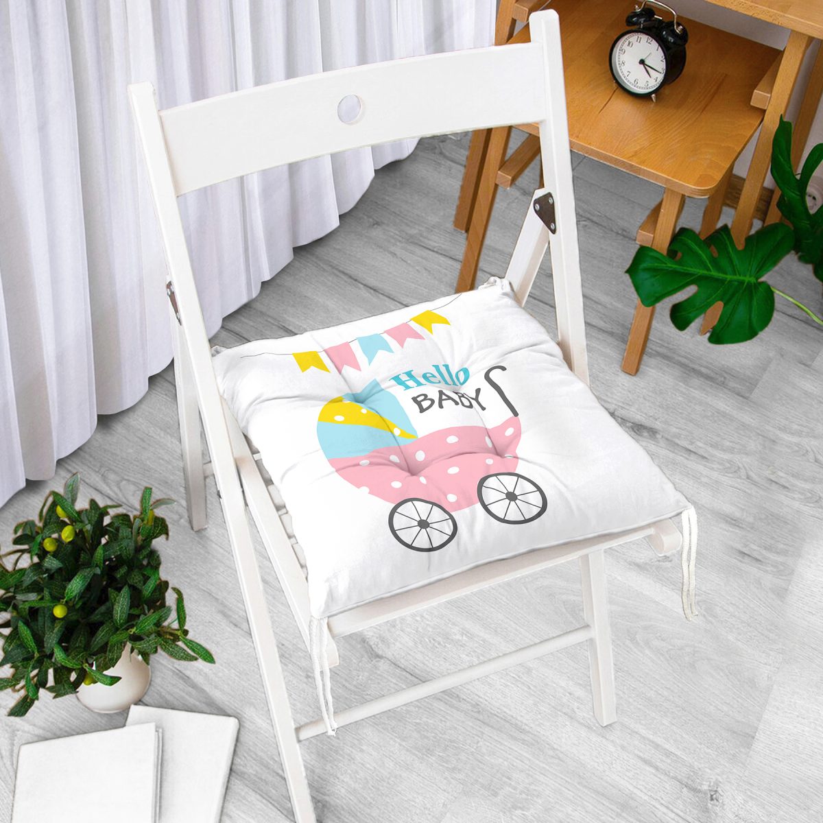 Beyaz Zeminli Bebek Arabası Desenli Özel Tasarımlı Dijital Baskılı Çocuk Odası Pofuduk Sandalye Minderi Realhomes