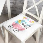 - Pofi-4463-Gorsel - Realhomes Beyaz Zeminli Bebek Arabası Desenli Özel Tasarımlı Dijital Baskılı Çocuk Odası Pofuduk Sandalye Minderi Realhomes