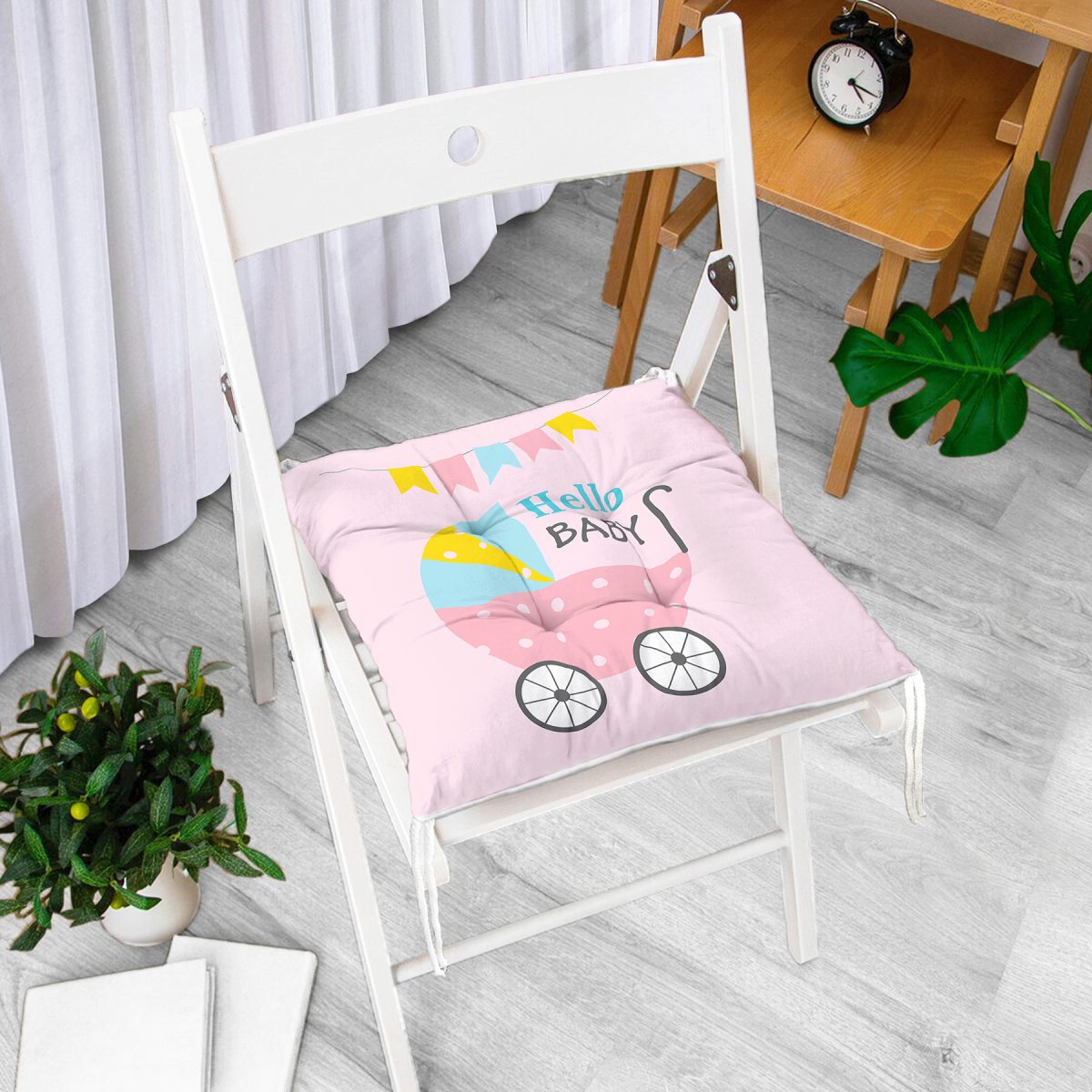 Pembe Zeminli Bebek Arabası Temalı Özel Tasarımlı Dijital Baskılı Çocuk Odası Pofuduk Sandalye Minderi Realhomes