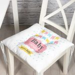 - Pofi-4469-Gorsel - Realhomes Beyaz Zemin Baby Shower Temalı Özel Tasarımlı Dijital Baskılı Çocuk Odası Pofuduk Sandalye Minderi Realhomes