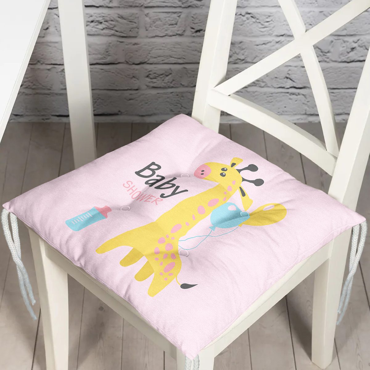 Pembe Zeminde Balon ve Zürafa Desenli Özel Tasarım Bebek Odası Pofuduk Sandalye Minderi Realhomes