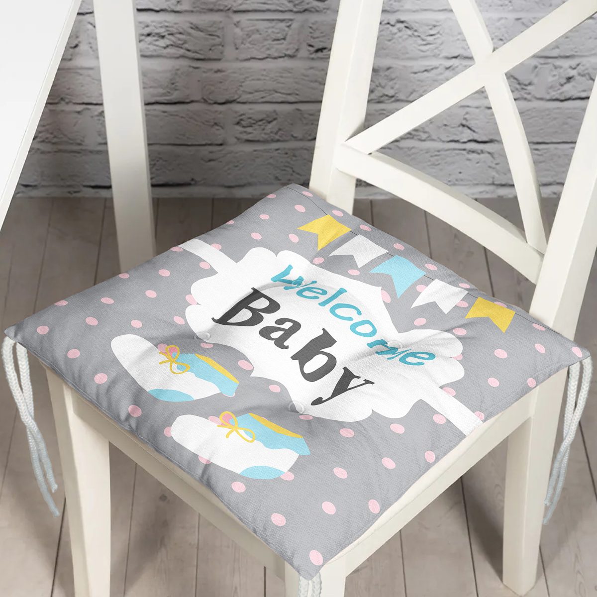 Gri Zemin Welcome Baby Yazılı Özel Tasarımlı Dijital Baskılı Çocuk Odası Pofuduk Sandalye Minderi Realhomes