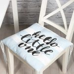 - Pofi-4486-Gorsel - Realhomes Mavi Beyaz Hello Little One Yazılı Özel Tasarımlı Dijital Baskılı Çocuk Odası Pofuduk Sandalye Minderi Realhomes