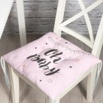 - Pofi-4496-Gorsel - Realhomes Pembe Zemin Oh Baby Yazılı Özel Tasarımlı Dijital Baskılı Çocuk Odası Pofuduk Sandalye Minderi Realhomes