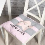 - Pofi-4501-Gorsel - Realhomes  Little Star Yazılı Yıldız Desenli Özel Tasarımlı Dijital Baskılı Çocuk Odası Pofuduk Sandalye Minderi Realhomes