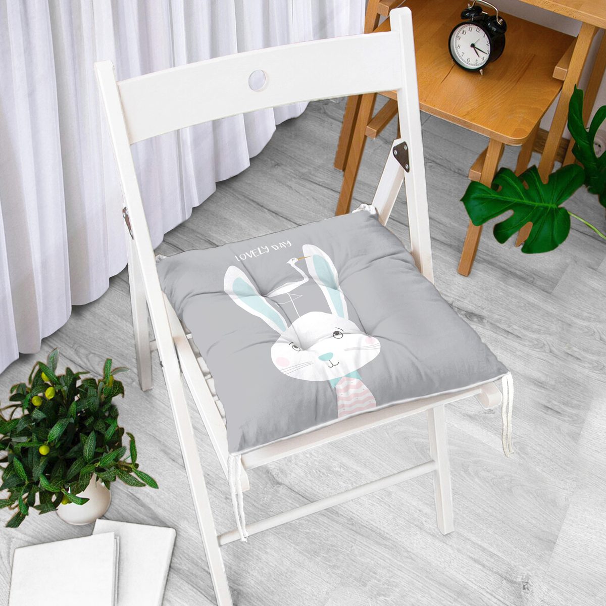 Gri Zemin Sevimli Tavşan Ve Leylek Desenli Dijital Baskılı Çocuk Odası Pofuduk Sandalye Minderi Realhomes