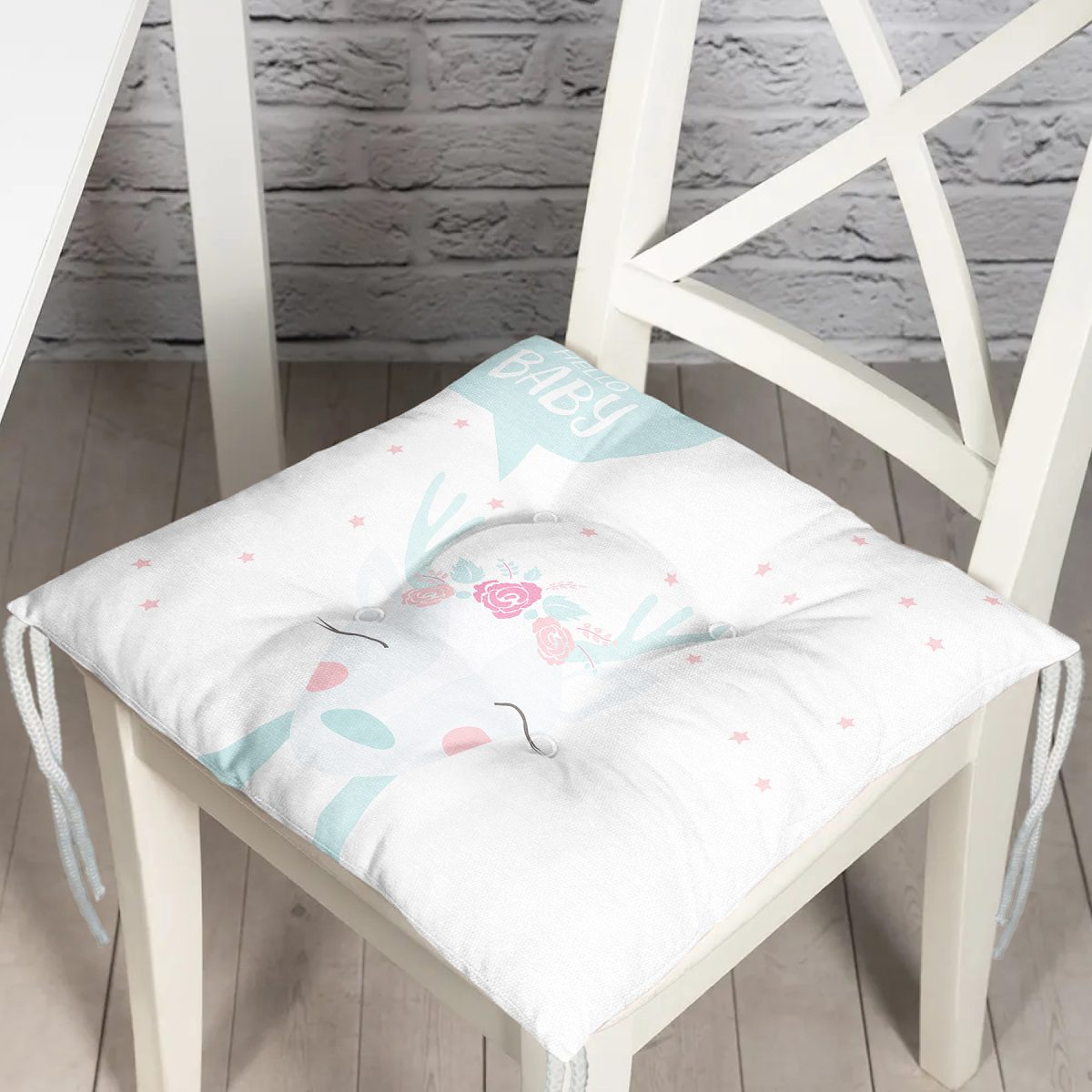 Beyaz Zeminli Sevimli Geyik Tasarımlı Bebek Odası Pofuduk Sandalye Minderi Realhomes