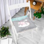 - Pofi-4567-Gorsel-1 - Realhomes  Baby Shower Temalı Kuğu Desenli Özel Tasarımlı Dijital Baskılı Çocuk Odası Pofuduk Sandalye Minderi Realhomes