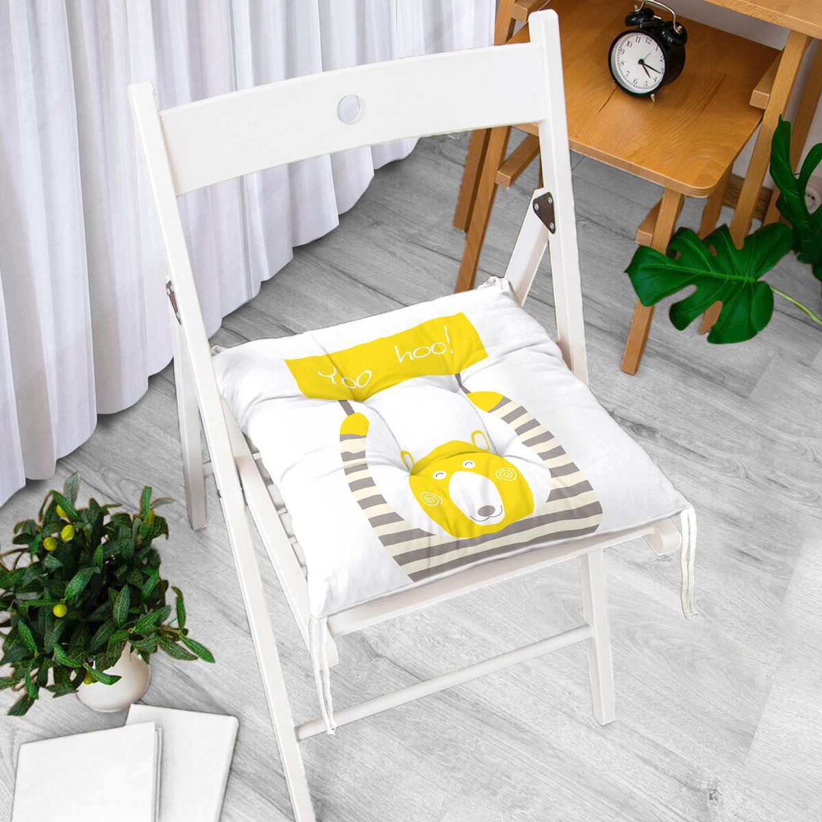 Realhomes Beyaz Zeminde Ayıcık Motifli Dijital Baskılı Modern Pofuduk Sandalye Minderi Realhomes