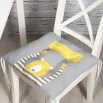 - Pofi-4583-Gorsel - Realhomes  Realhomes Gri Zeminde Ayıcık Desenli Özel Tasarımlı Modern Pofuduk Sandalye Minderi Realhomes