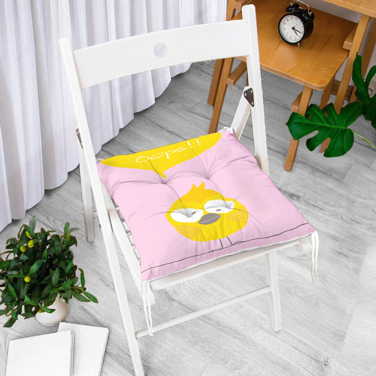 Pembe Zeminde Sarı Kuş Motifli Dijital Baskılı Çocuk Odası Pofuduk Sandalye Minderi Realhomes