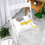 - Pofi-4590-Gorsel-1 - Realhomes Beyaz Zeminde Leylek Motifli Özel Tasarım Çocuk Odası Pofuduk Sandalye Minderi Realhomes