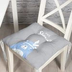 - Pofi-4631-Gorsel - Realhomes  Gri Zemin Baby Shower Yazılı Ayıcık Desenli Dijital Baskılı Çocuk Odası Pofuduk Sandalye Minderi Realhomes