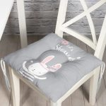 - Pofi-4641-Gorsel - Realhomes Gri Zemin Baby Shower Temalı Tavşan Desenli Dijital Baskılı Çocuk Odası Pofuduk Sandalye Minderi Realhomes