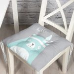 - Pofi-4649-Gorsel - Realhomes  Gri Zemin Sevimli Ayıcık Desenli Özel Tasarımlı Dijital Baskılı Modern Pofuduk Sandalye Minderi Realhomes