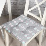 - Pofi-4656-Gorsel - Realhomes  Gri Zeminde Sevimli Renkli Gözlük Motifli Dijital Baskılı Modern Pofuduk Sandalye Minderi Realhomes