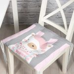 - Pofi-4670-Gorsel - Realhomes  Welcome A Little Boy Yazılı Özel Tasarımlı Dijital Baskılı Çocuk Odası Pofuduk Sandalye Minderi Realhomes