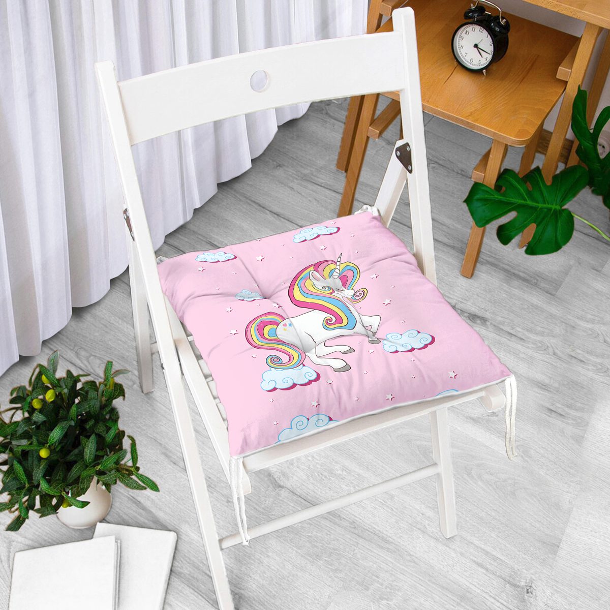 Pembe Zeminde Uyuyan Unicorn Desenli Dijital Baskılı Modern Pofuduk Sandalye Minderi Realhomes