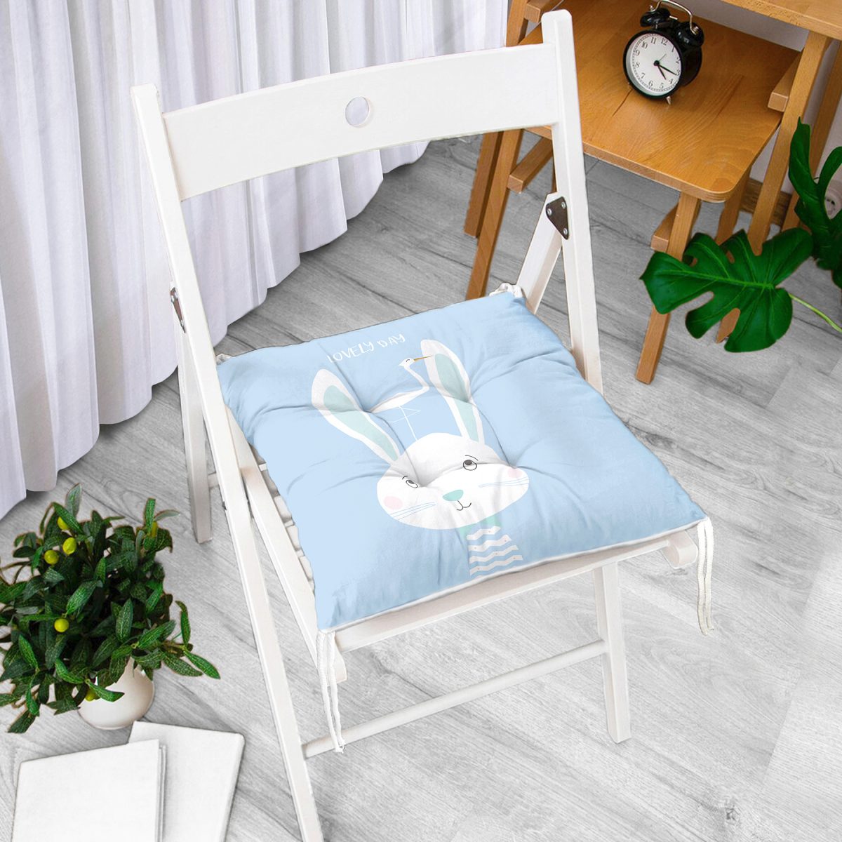 Mavi Zeminde Tavşan Ve Leylek Desenli Dijital Baskılı Çocuk Odası Pofuduk Sandalye Minderi Realhomes