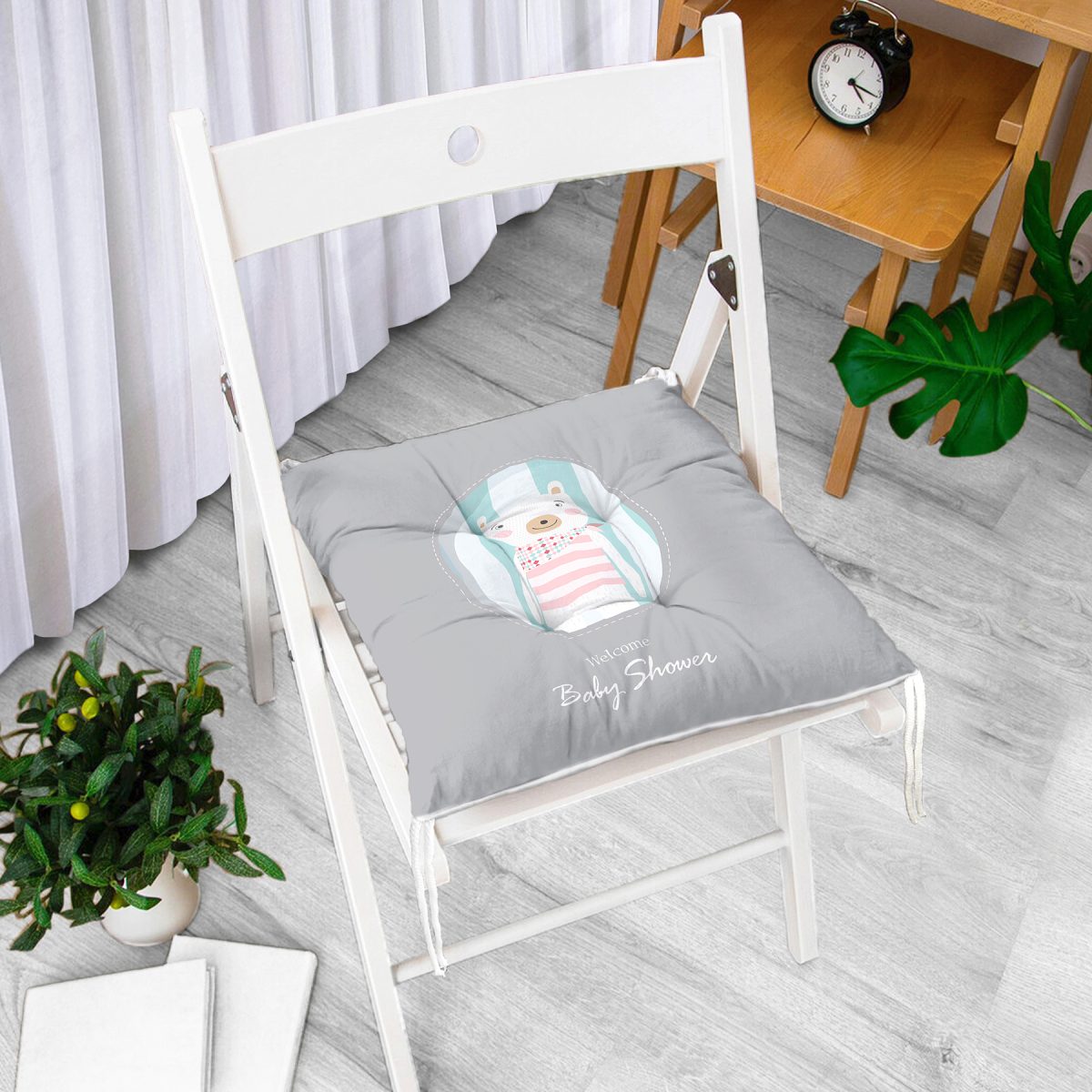 Gri Zeminde Welcome Baby Shower Temalı Sevimli Ayıcık Modern Pofuduk Sandalye Minderi Realhomes