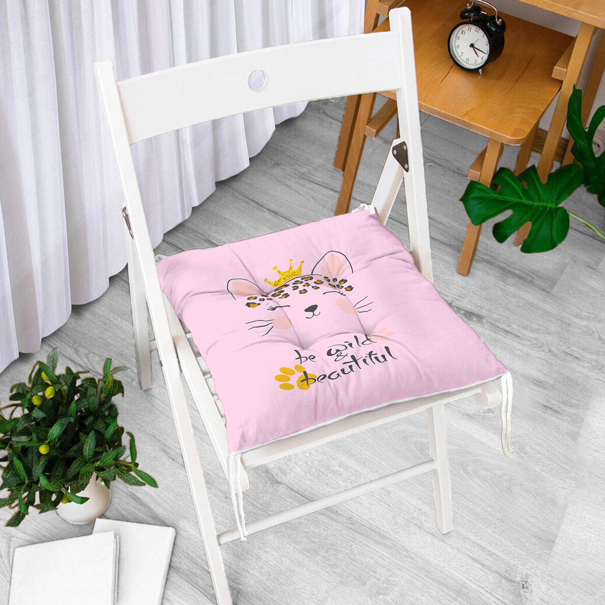 Realhomes Pembe Zeminde Be Wild & Beautiful Temalı Modern Pofuduk Sandalye Minderi Realhomes