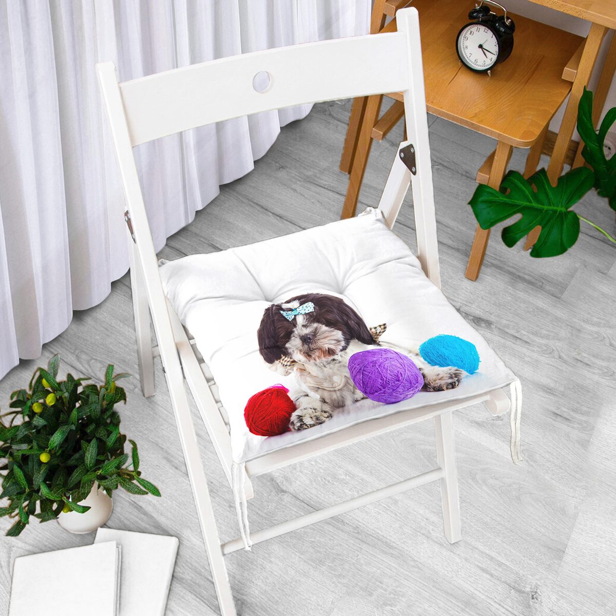 Renkli İp Toplarıyla Köpek Dijital Baskılı Modern Pofuduk Sandalye Minderi Realhomes