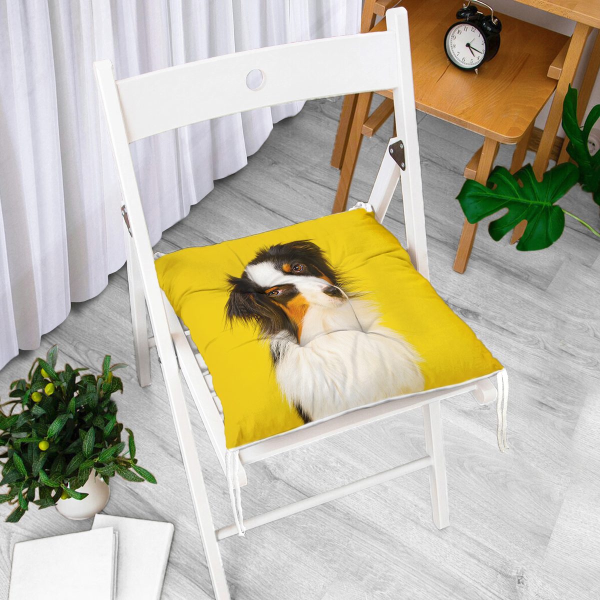 Sarı Zeminli Köpek Dijital Baskılı Modern Pofuduk Sandalye Minderi Realhomes