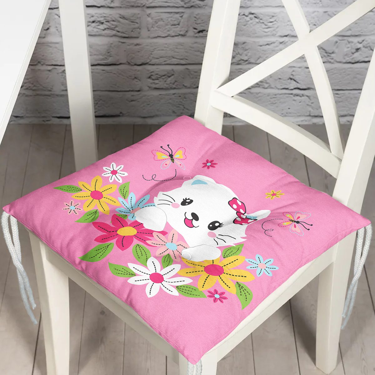 Çiçeklerin İçindeki Sevimli Kedi Desenli Modern Pofuduk Sandalye Minderi Realhomes
