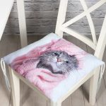 - Pofi-5706-Gorsel - Realhomes  Havluyla Sarılmış Kedicik Desenli Modern Pofuduk Sandalye Minderi Realhomes