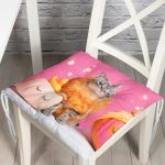 - Pofi-5727-Gorsel - Realhomes Bal Kabakları Arasında Sevimli Kedi Modern Pofuduk Sandalye Minderi Realhomes